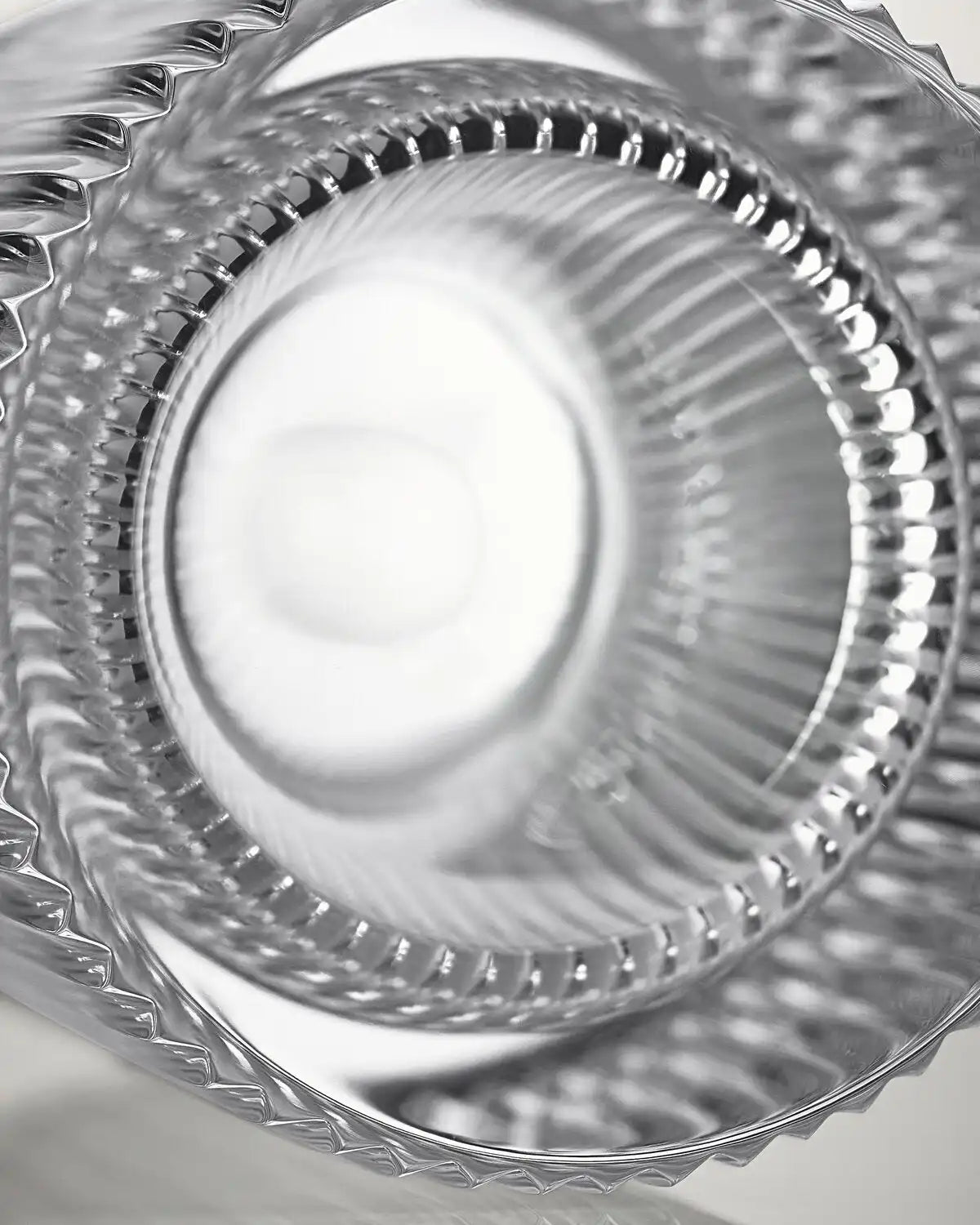 Aras Decanter Round