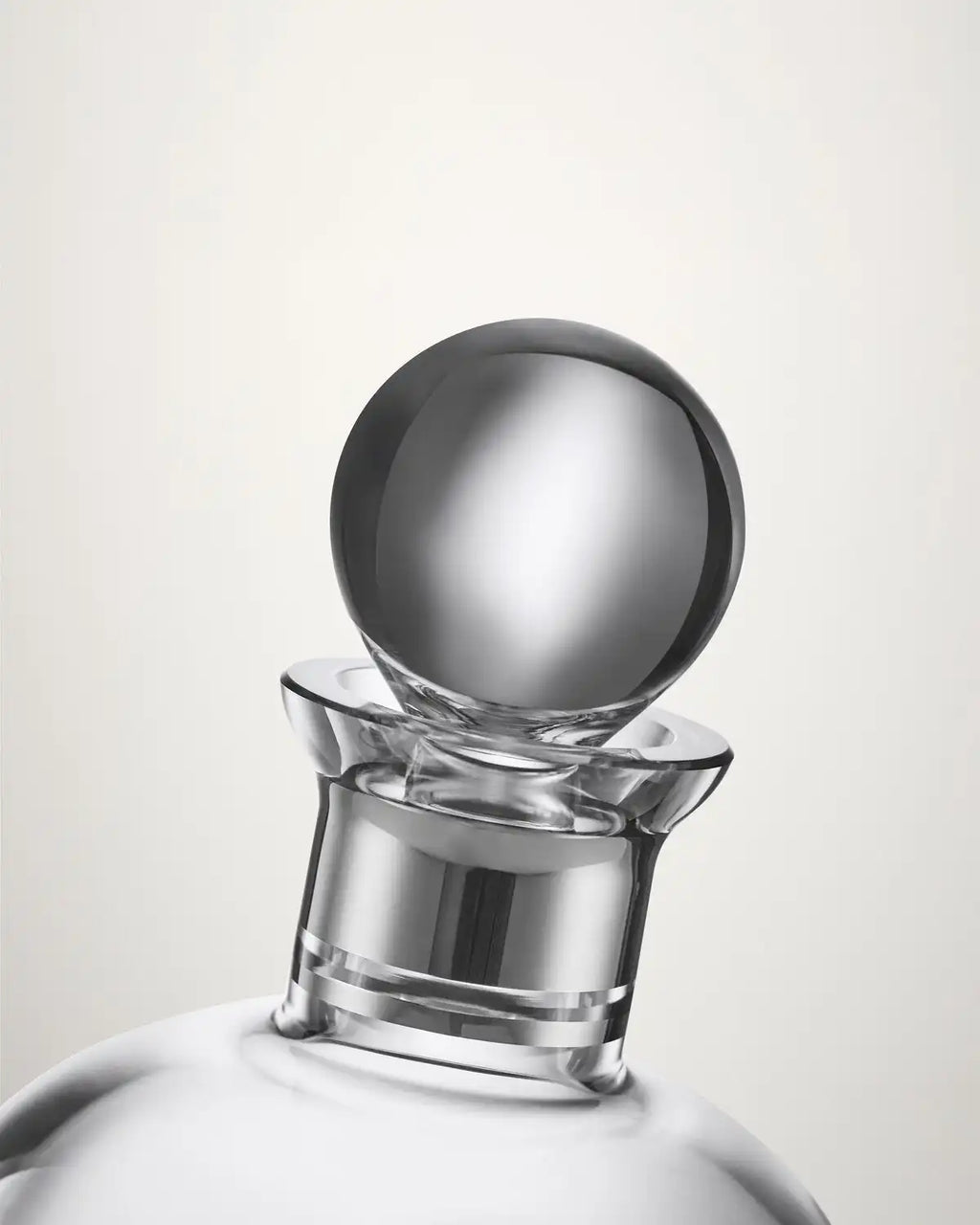 Elegance Short Decanter with Round Stopper