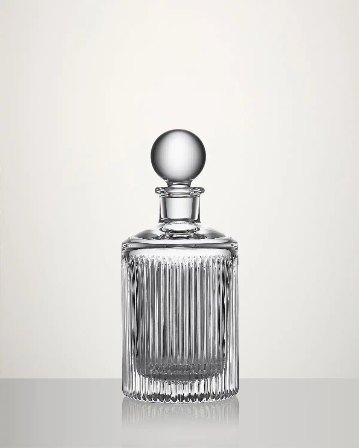 Aras Decanter Round