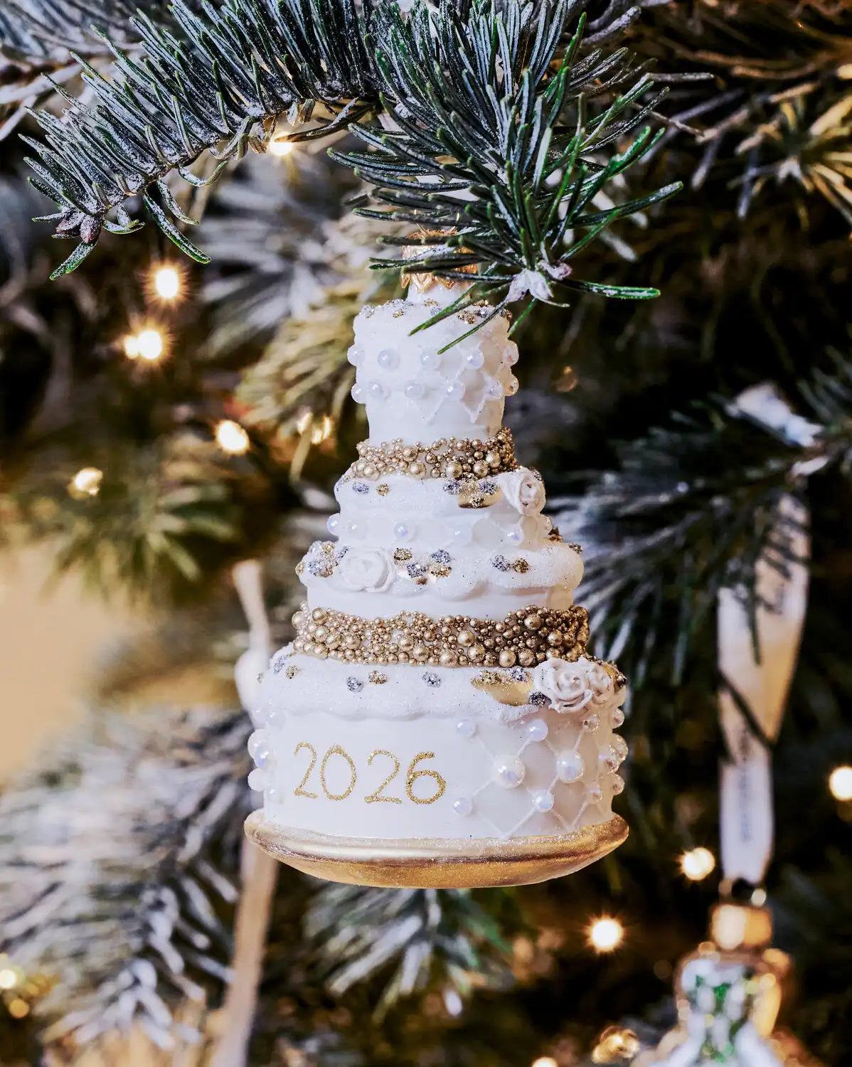 Christmas Holiday Heirlooms Wedding Cake Ornament